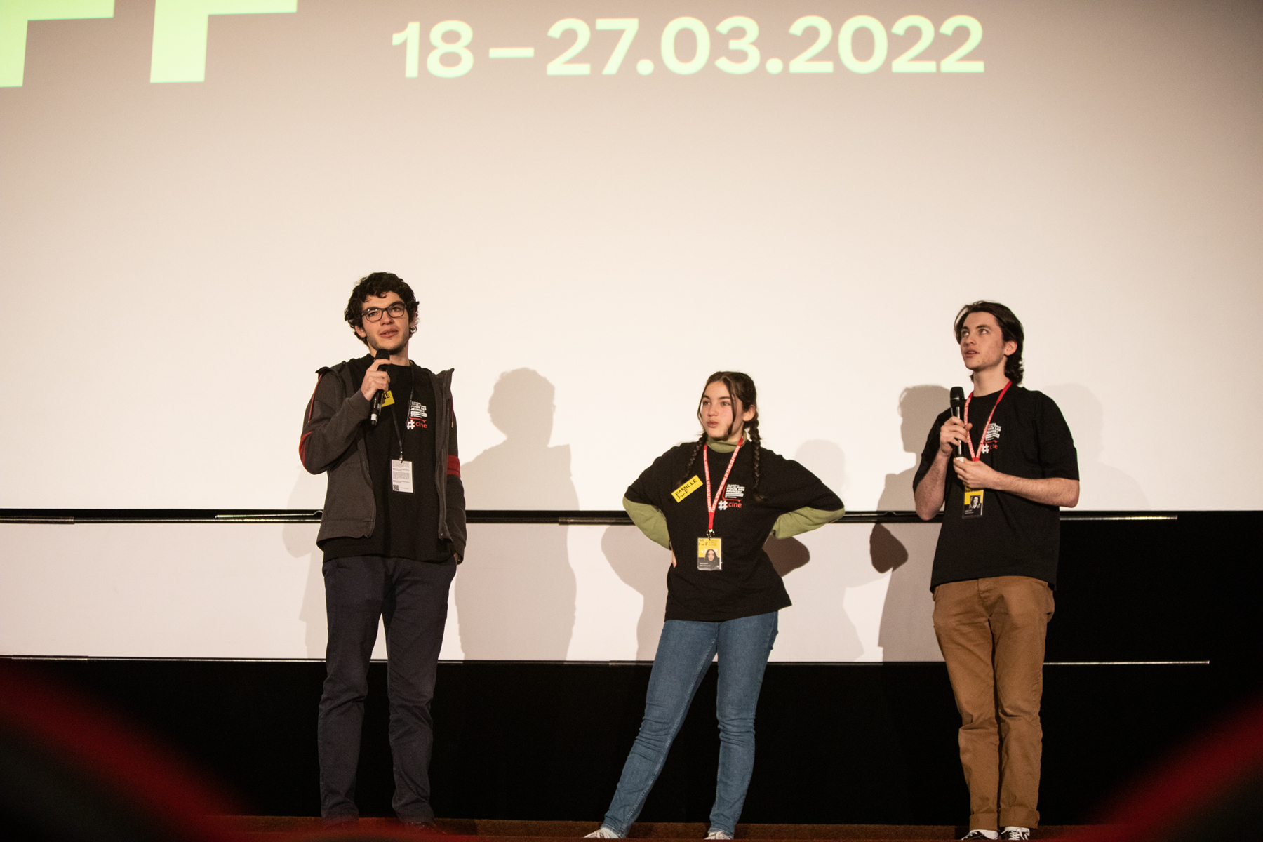 Sacha, Mélina et Marek animent la discussion à l'issue de la projection Last Film Show au FIFF22