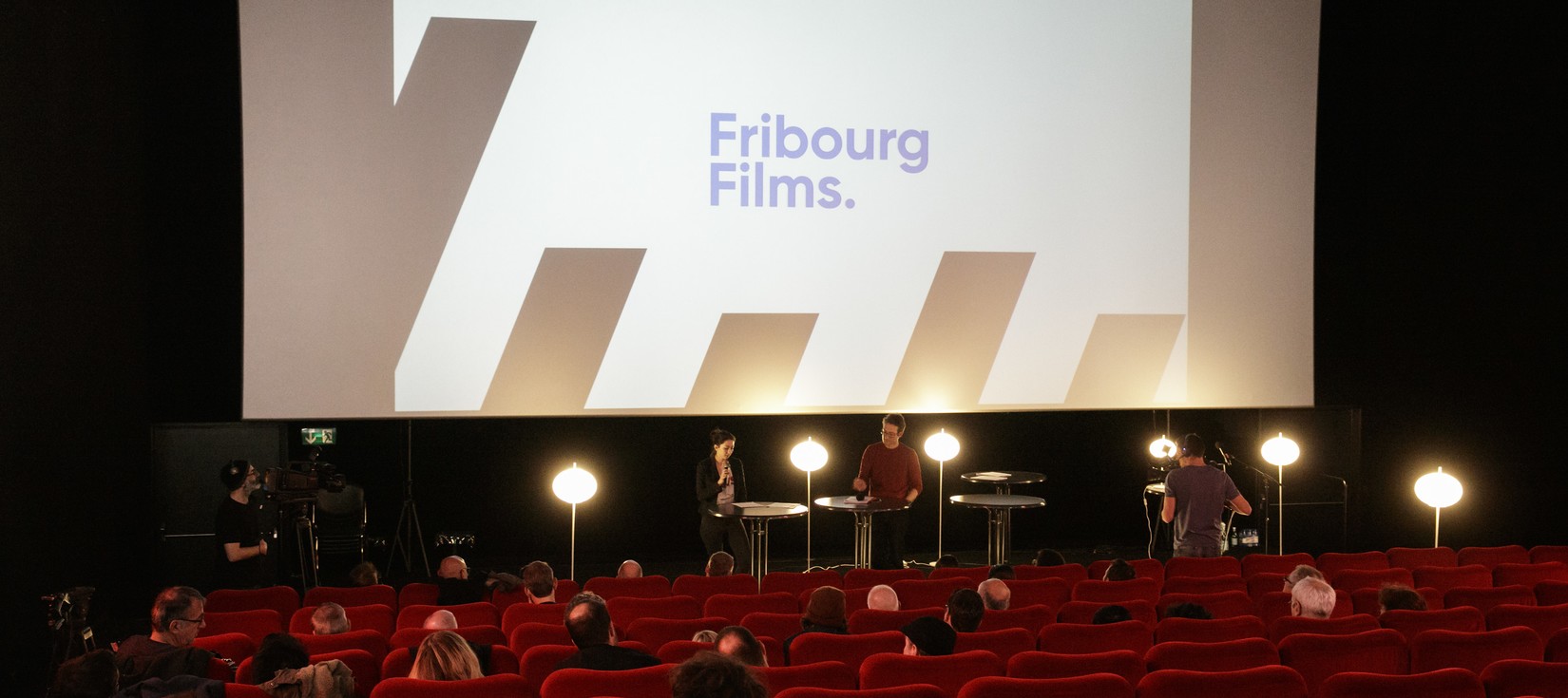 Salle de cinéma avec la présentation de Fribourg Films