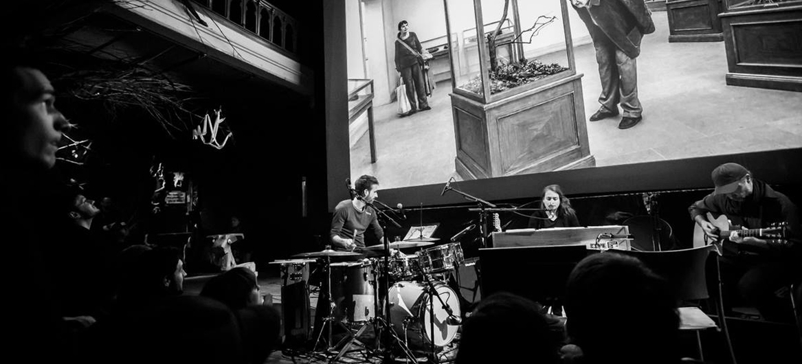 Ciné-concert, Emilie Zoé & Christian G. Gaucher, «A Pigeon Sat on a Branch Reflecting on Existence» Ciné-concert, Emilie Zoé & Christian G. Gaucher, A Pigeon Sat on a Branch Reflecting on Existence.