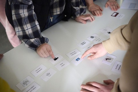 Atelier «Histoire du cinéma» pour des apprentis pendant le FIFF 2024. ©Corinne Aeberhard