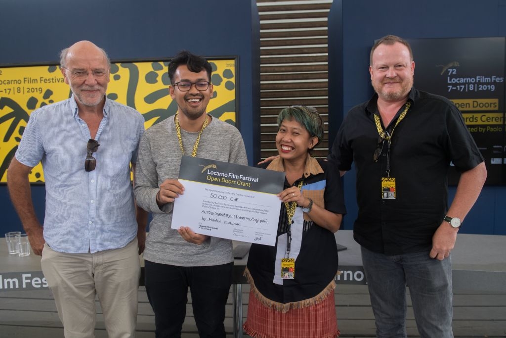 Winner Makbul Mubarak with the jury © Locarno Film Festival Jury Open Doors 2019 avec Makbul Mubarak